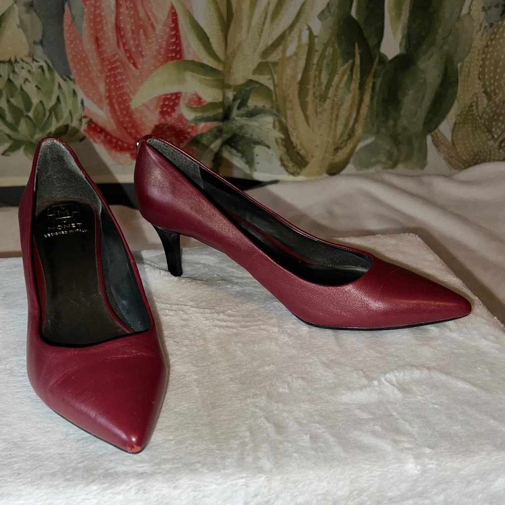 Monet Designed in Italy 8 1/2M Heels Maroon leather